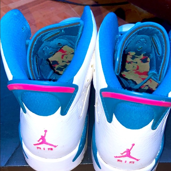 Air Jordan 6 Retro (GS) - Picture 2 of 5